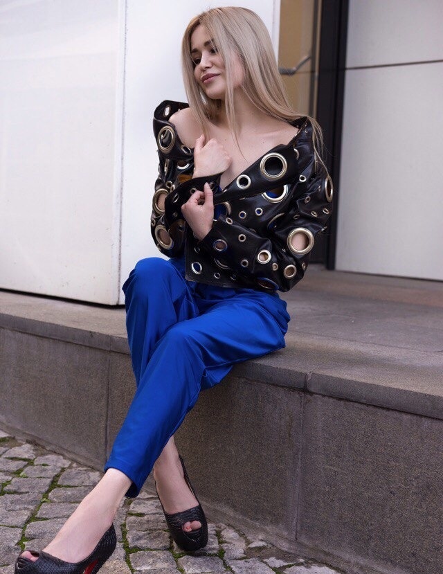 Вика привлекальеная девушка из Тобольска цена от 3500 руб