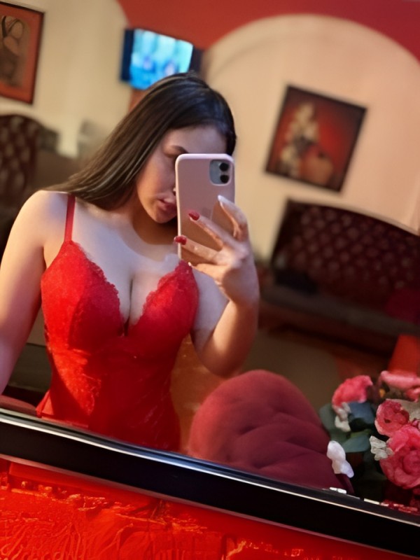 Элина привлекательная девушка из Тобольска цена от 10000 руб