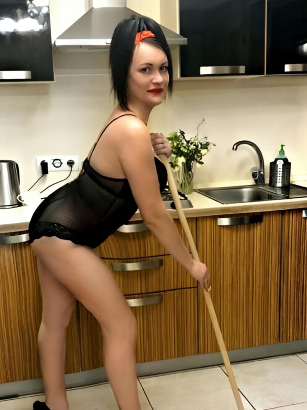 Каролина привлекательная девушка из Тобольска цена от 3000 руб